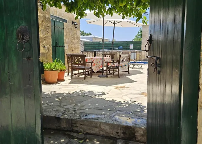 Andrianna's Villa Pano Akourdalia