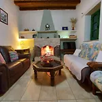 Andrianna's Villa Pano Akourdalia