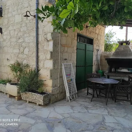 Andrianna's * Pano Akourdalia