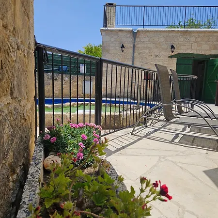 Andrianna's * Pano Akourdalia