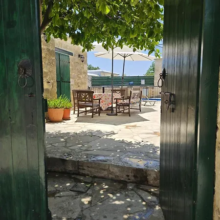 Andrianna's Villa Pano Akourdalia