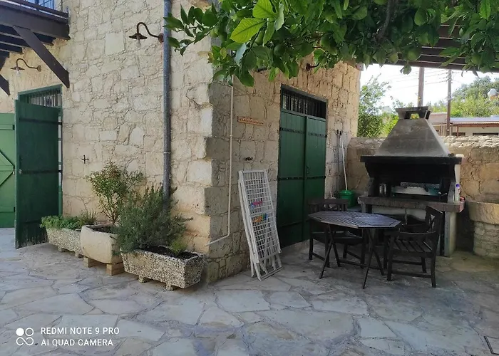 Andrianna's * Pano Akourdalia